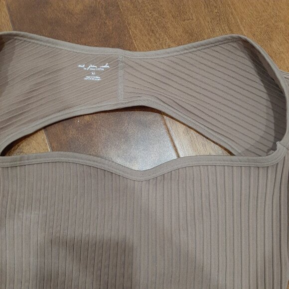 Balletcore Out From Under Urban Outfitters ribbed cut out back crop top - Picture 4 of 9